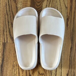The Cloudies ™M - Orthopedic
Slippers
Oat Latte / 8.5